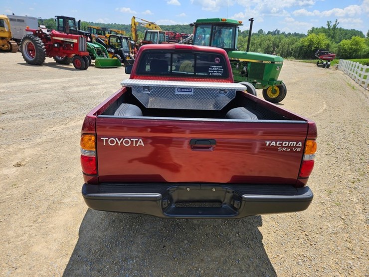 #25-•-2002-toyota-4x4-pickup-truck-image-4
