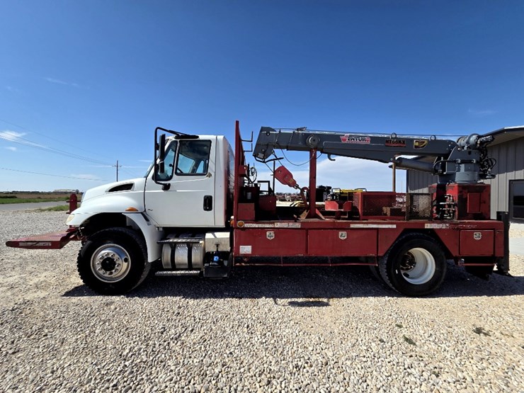 2016-international-durastar-4300-image-8