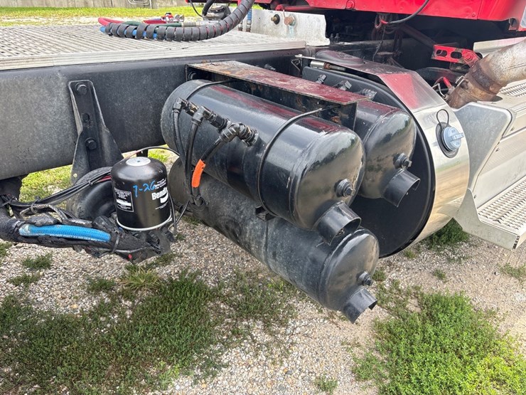 2019-peterbilt-579-image-22