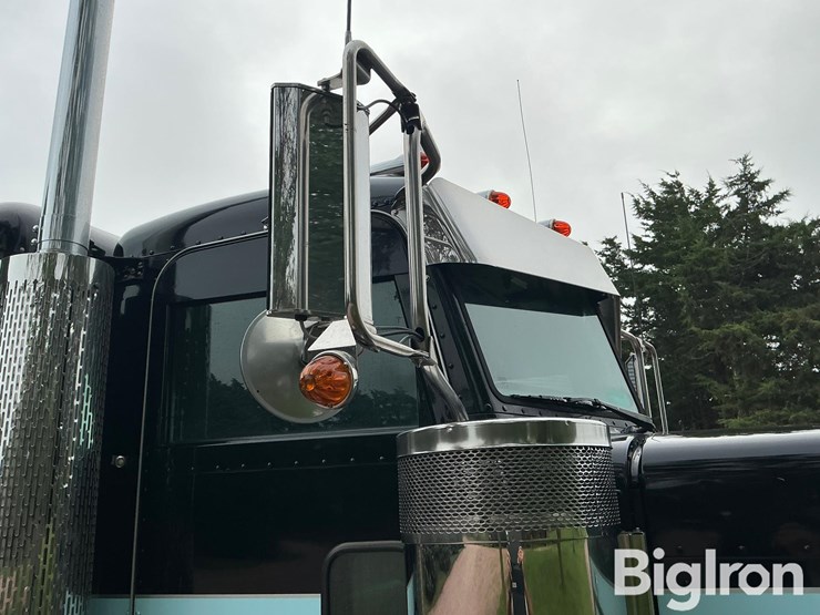 2017-peterbilt-389-image-15