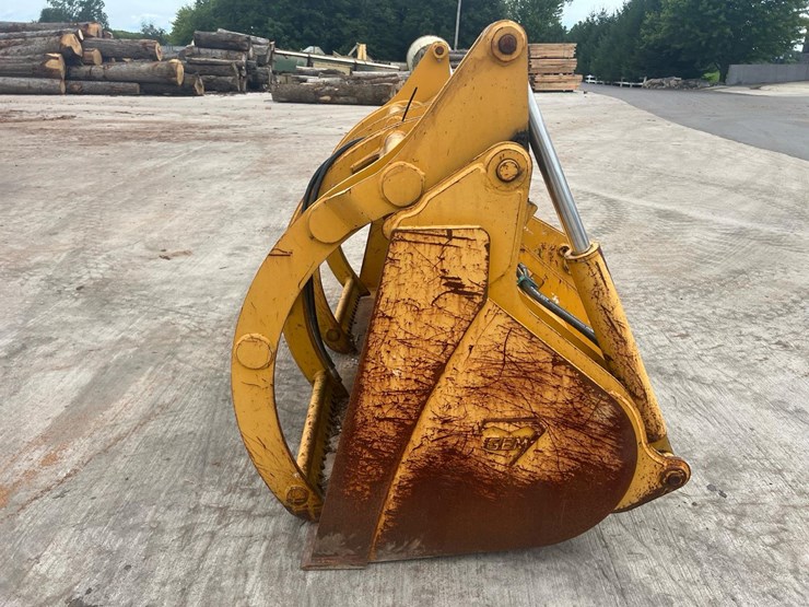 2020-deere-344l-image-67