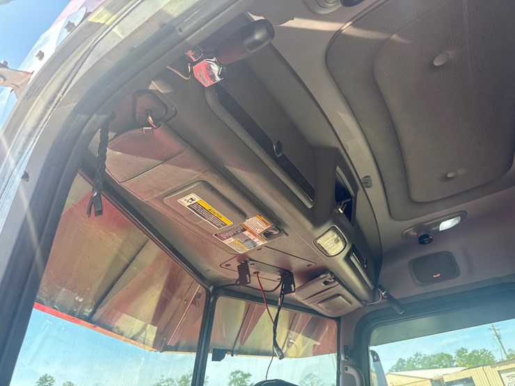 2021-peterbilt-389-image-28