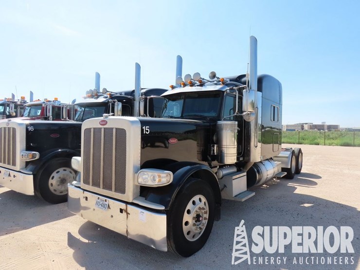 2020-peterbilt-389-image-1