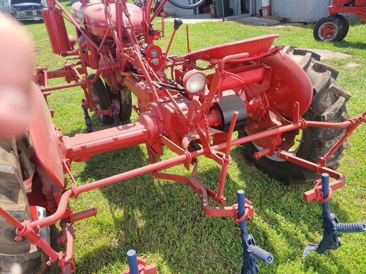 1947-farmall-b-with-mounted-cultivator-image-4