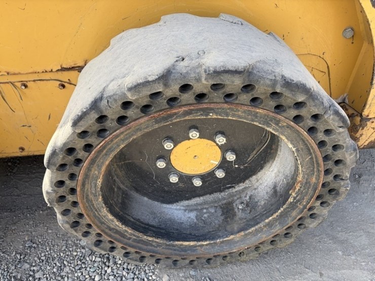 2012-caterpillar-236b3-image-12