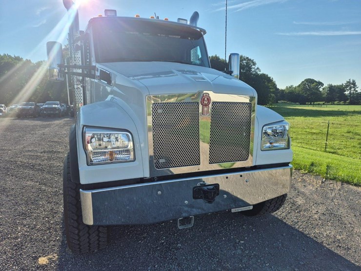 2025-kenworth-t880-image-8