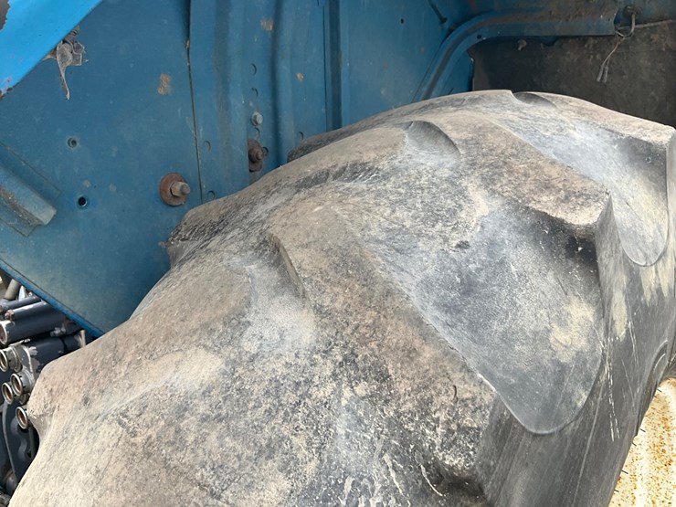 new-holland-ts100-image-41