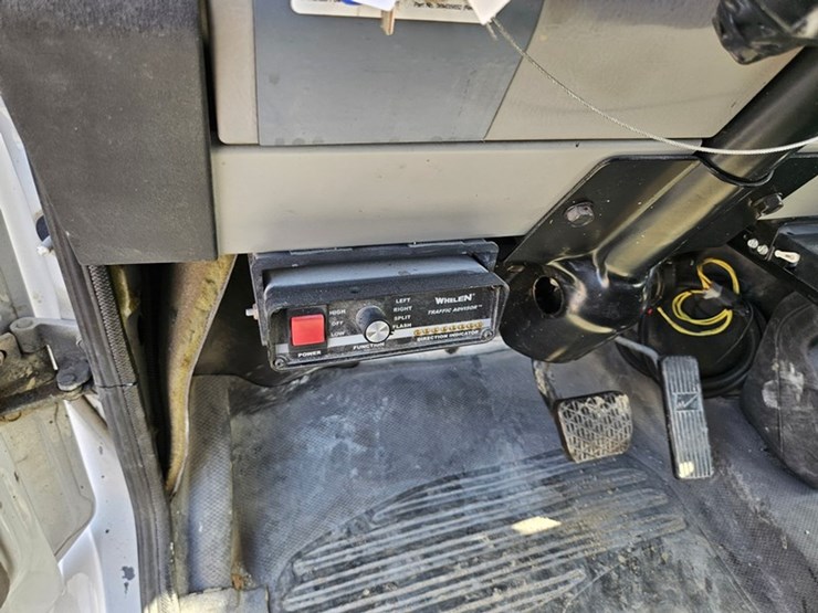 2002-freightliner-fl80-image-55