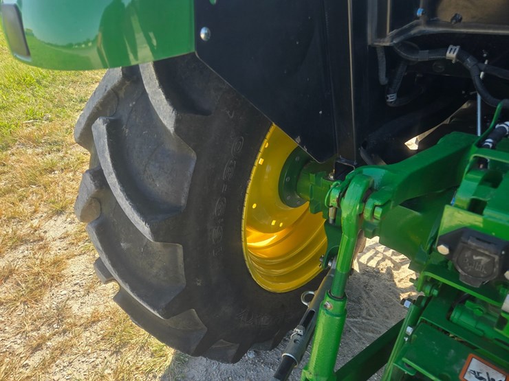 2024-john-deere-5075e-image-54