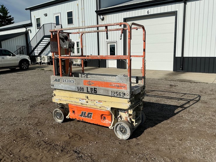 2007-jlg-1930es-image-2
