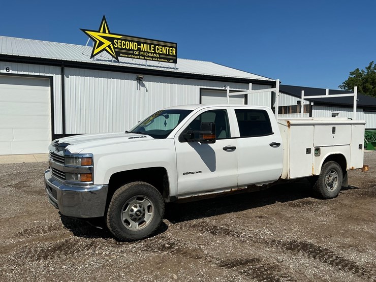 2016-chevrolet-silverado-2500-image-1