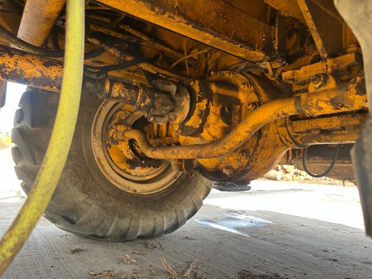 #134-•-1977-grover-rt620s-rough-terrain-crane-image-47