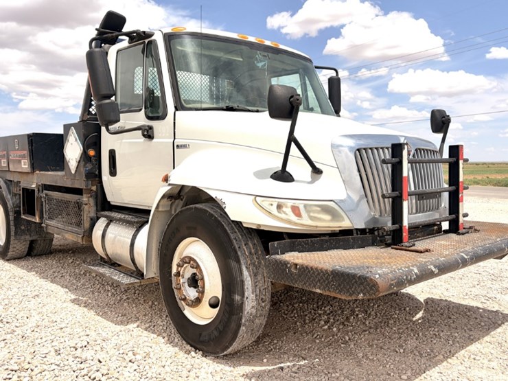 2010-international-durastar-4300-image-3