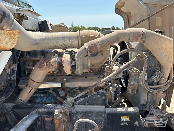2001-mack-rd690s-image-8