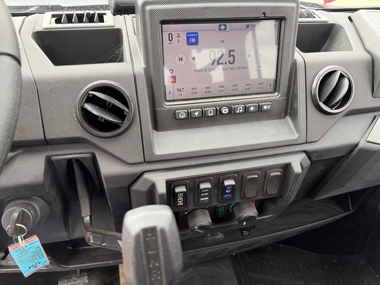 2025-polaris-ranger-crew-image-12