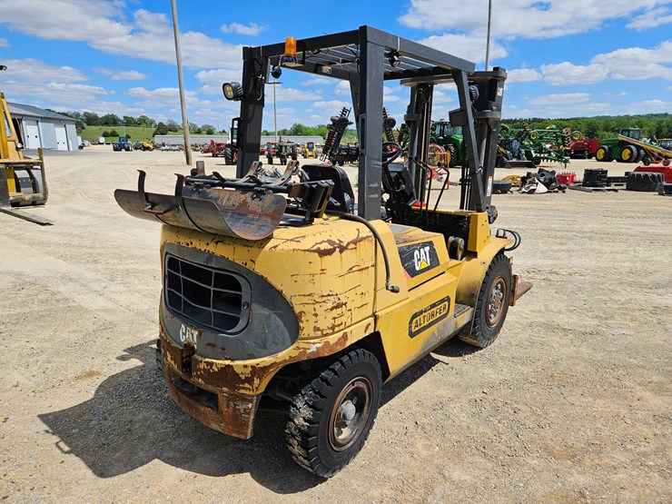 #126-•-cat-gp40k2-single-stage-fork-lift-image-5