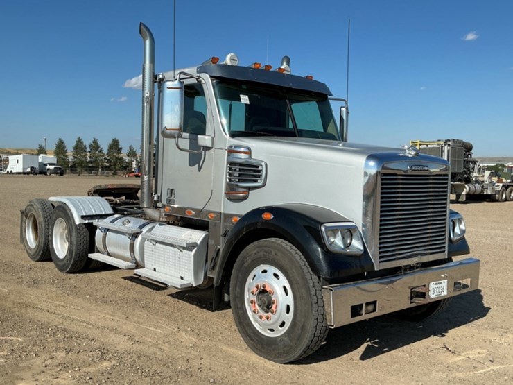 2015-freightliner-coronado-122-sd-image-3