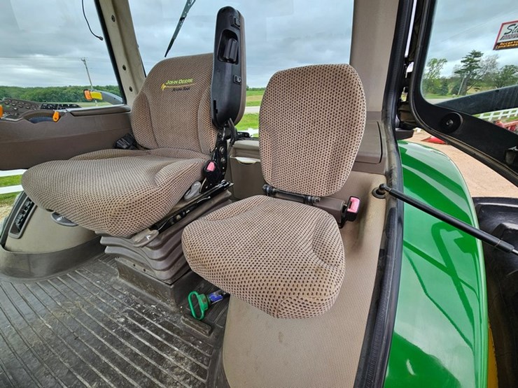 2013-john-deere-8335r-image-28