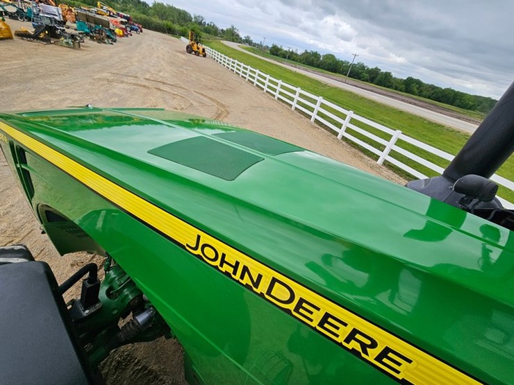 2013-john-deere-8335r-image-26
