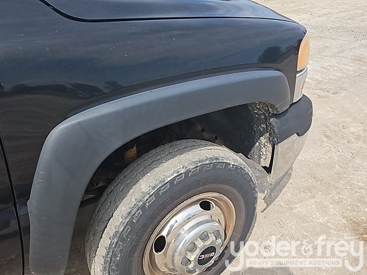 2002-gmc-sierra-3500-image-26