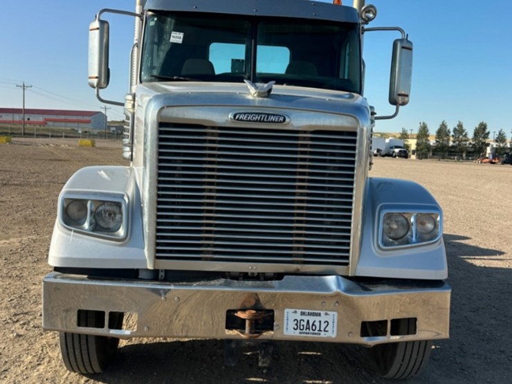 2015-freightliner-coronado-122-sd-image-2