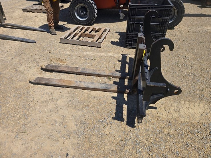 #71-•-john-deere-work-site-pro-60"-loader-forks-image-2