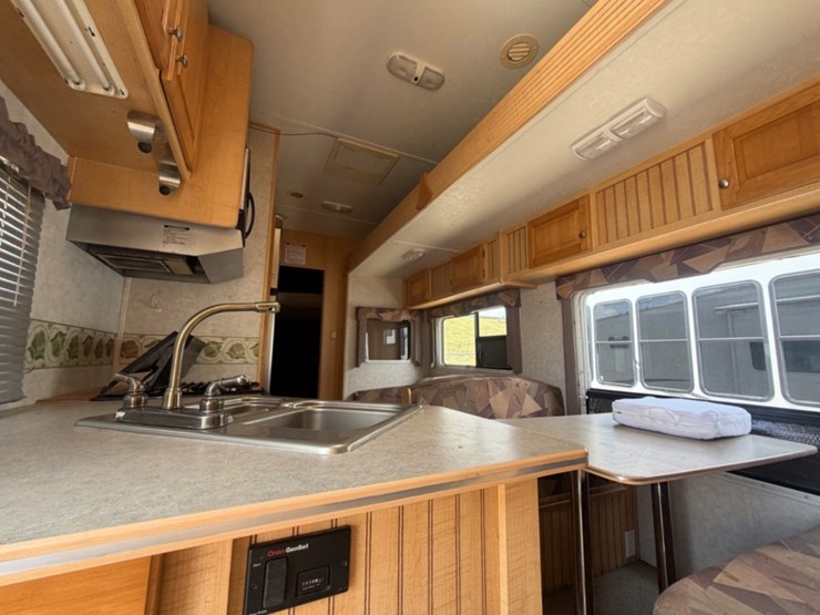 2005-trail-lite-bay-hauler-fifth-wheel-image-9