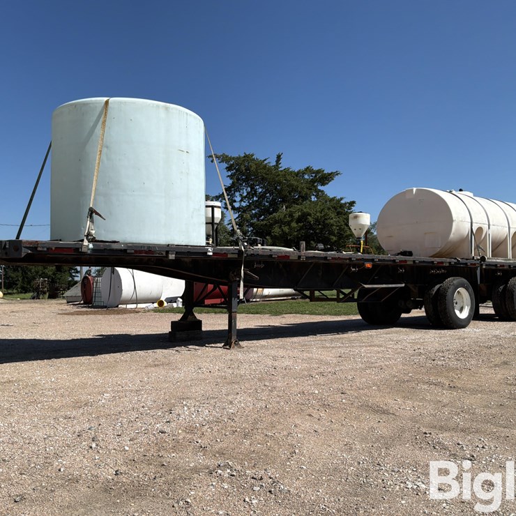 1995 Daco F25TAR4595 T/A Spread Flatbed Trailer W/Tanks