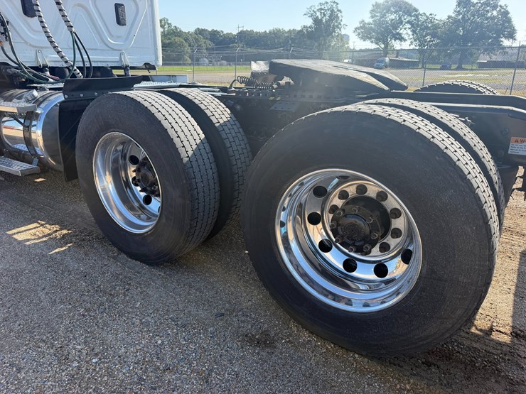 #16295-•-2017-freightliner-dycb-1-image-6
