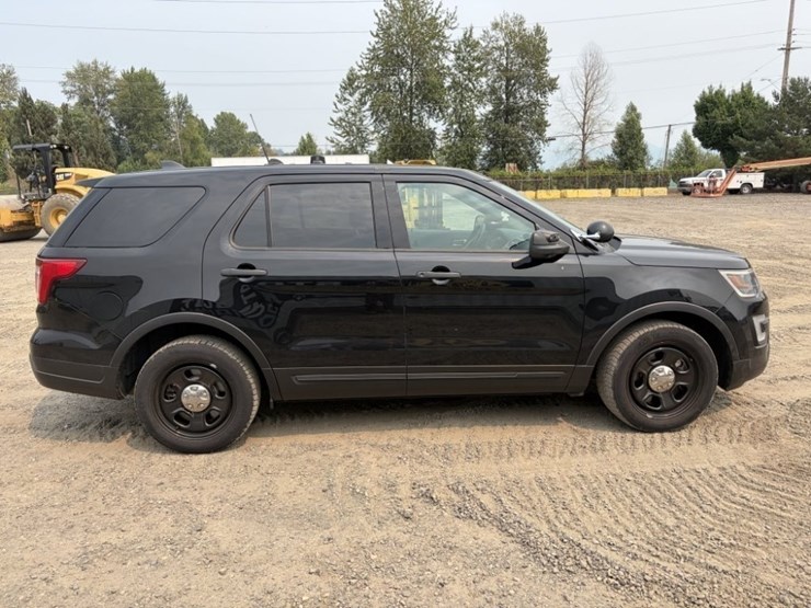 2018-ford-explorer-image-3