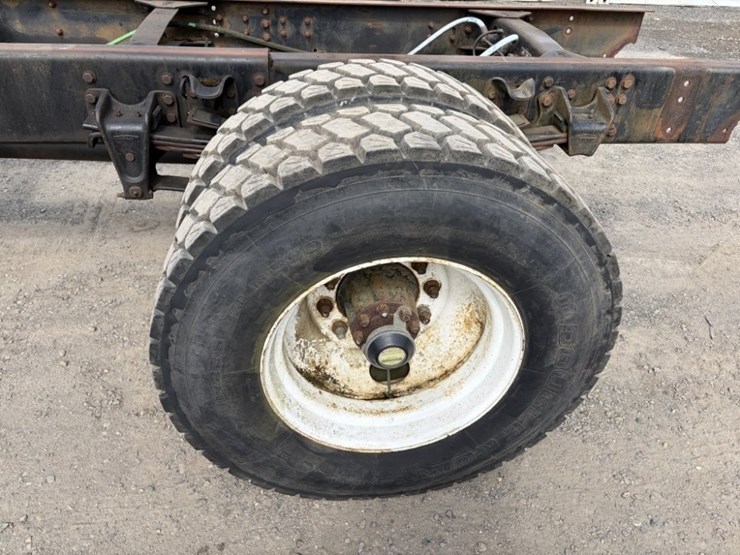 1995-freightliner-fl70-image-18