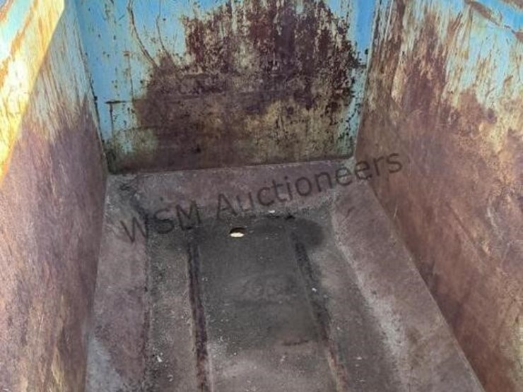 steel-dumpster-w/-fork-pockets-image-3