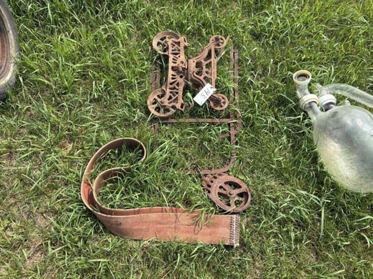 hay-trolley-&-harpoon-fork,-drive-belt-image-1