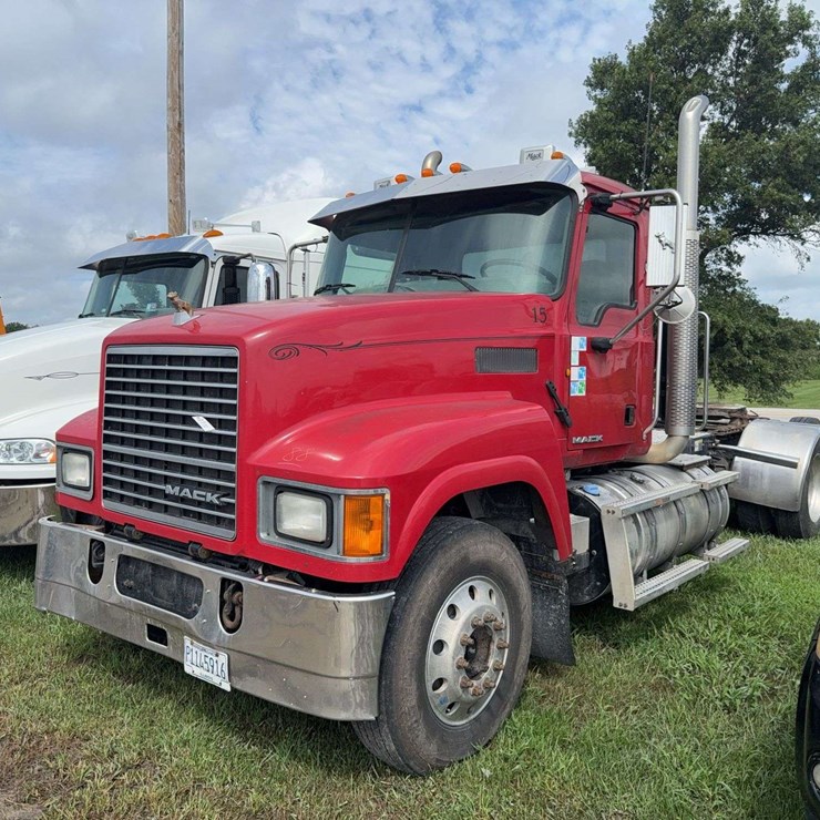 2014 Mack Semi CHU613, 740,000 miles, brand new engine put in at 579,000 miles, 505HP, 18 speed manual transmission, single line wet kit, 11R24.5 tires, no-tilt 5th wheel, VIN# 1M1AN07YXEM015624, Service records for the new engine in office with title, Approx $45,000 on new engine