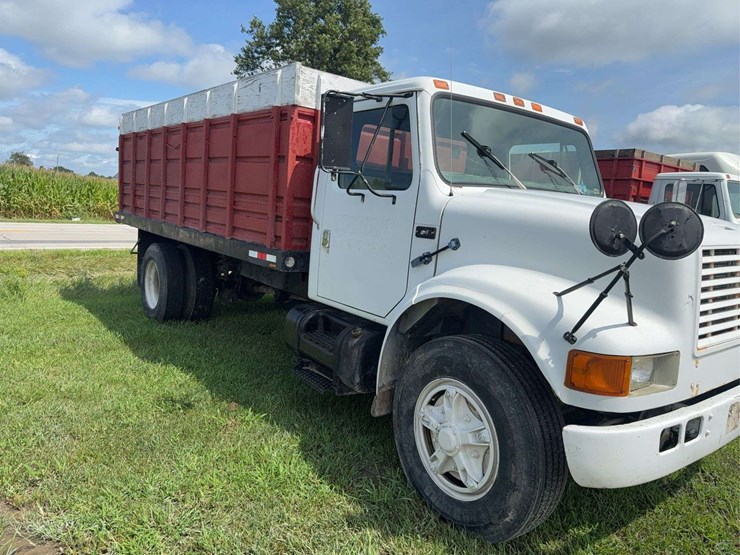 1990-international-4900-image-3