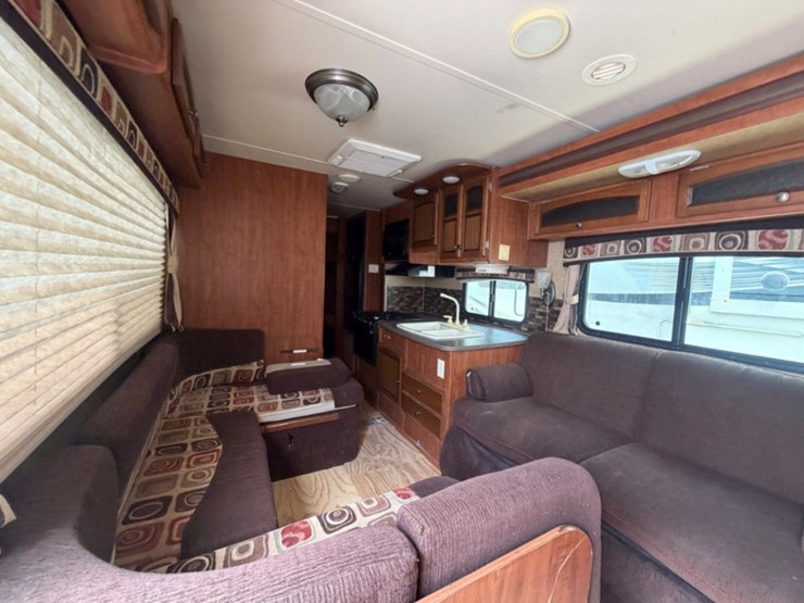 2013-jayco-white-hawk-ultra-lite-bumper-pull-image-7