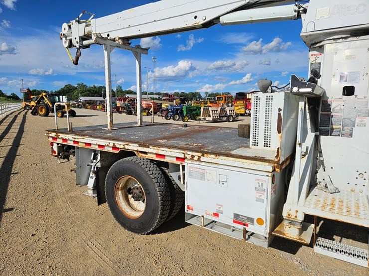 2002-freightliner-fl80-image-43