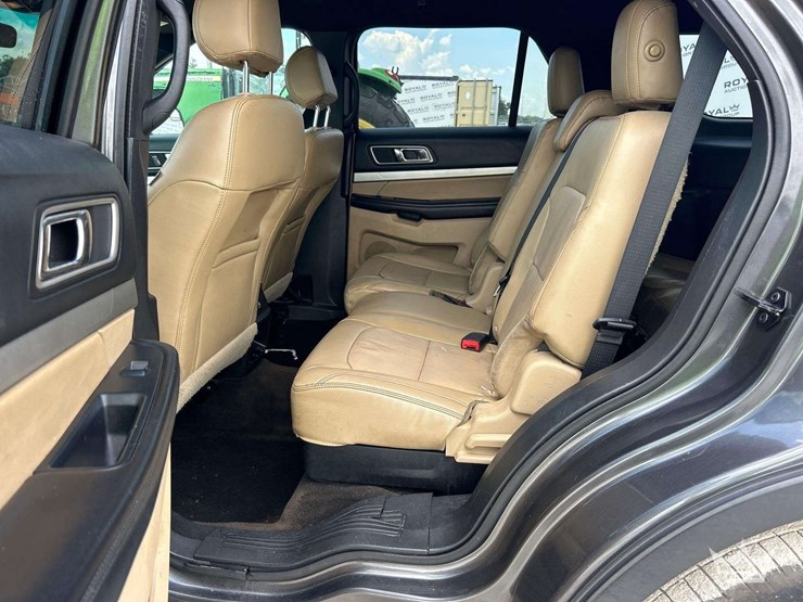 2016-ford-explorer-xlt-image-22