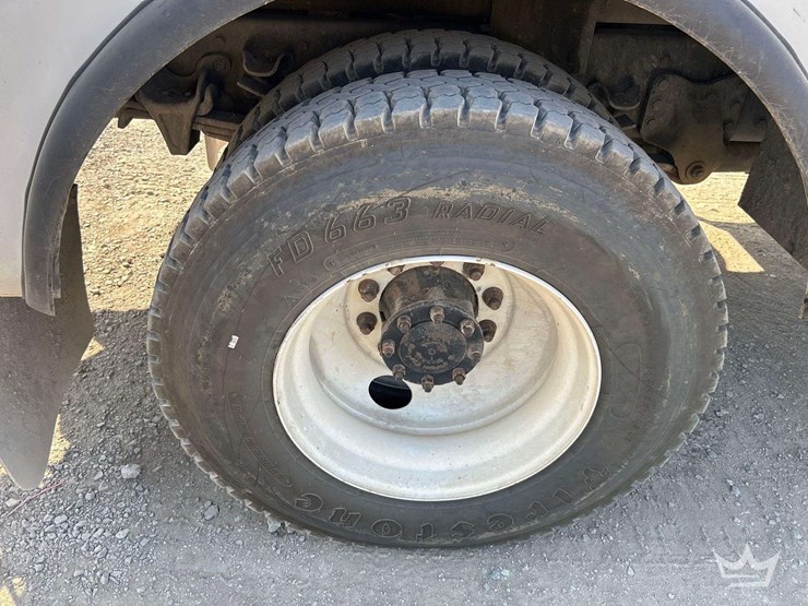 2018-freightliner-m2-106-image-44