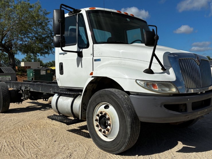 2013-international-durastar-4300-image-3