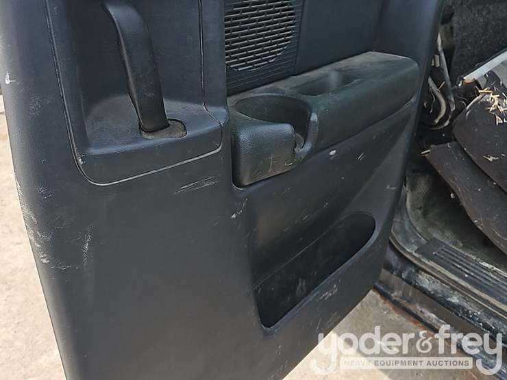 2002-gmc-sierra-3500-image-22