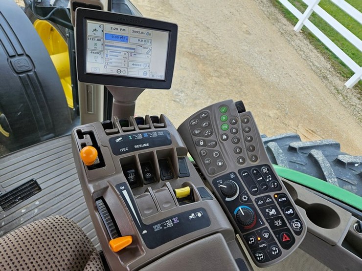 2013-john-deere-8335r-image-38