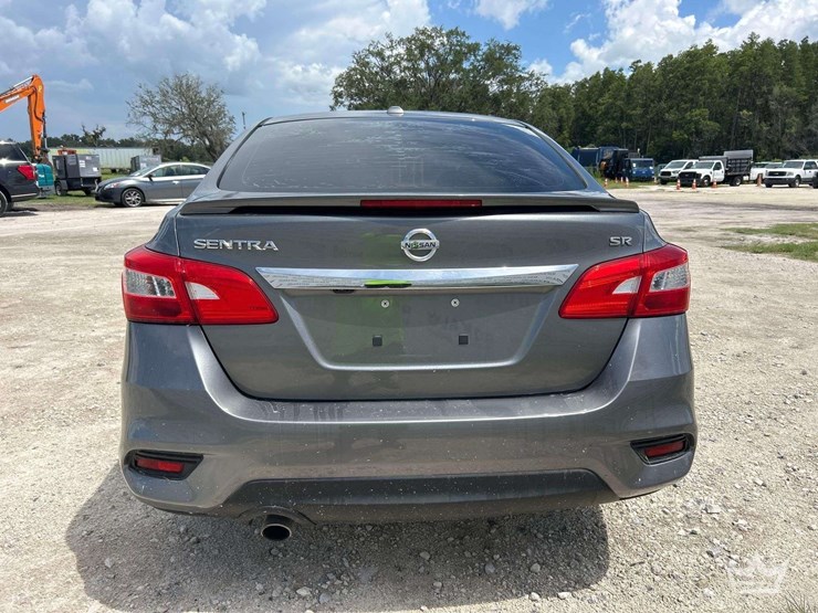 2016-nissan-sentra-sedan-image-24