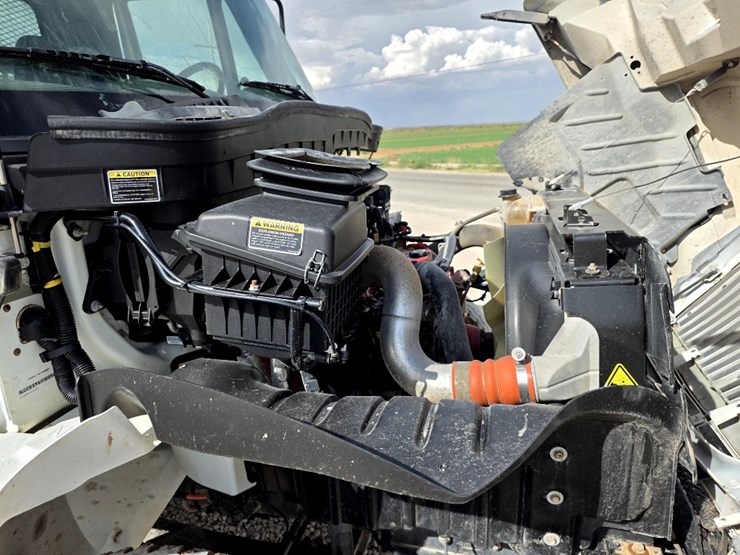 2017-international-durastar-4300-image-12