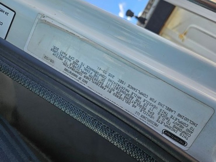 2002-freightliner-fl80-image-70