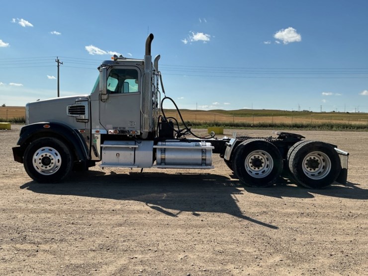 2013-freightliner-coronado-122-sd-image-7