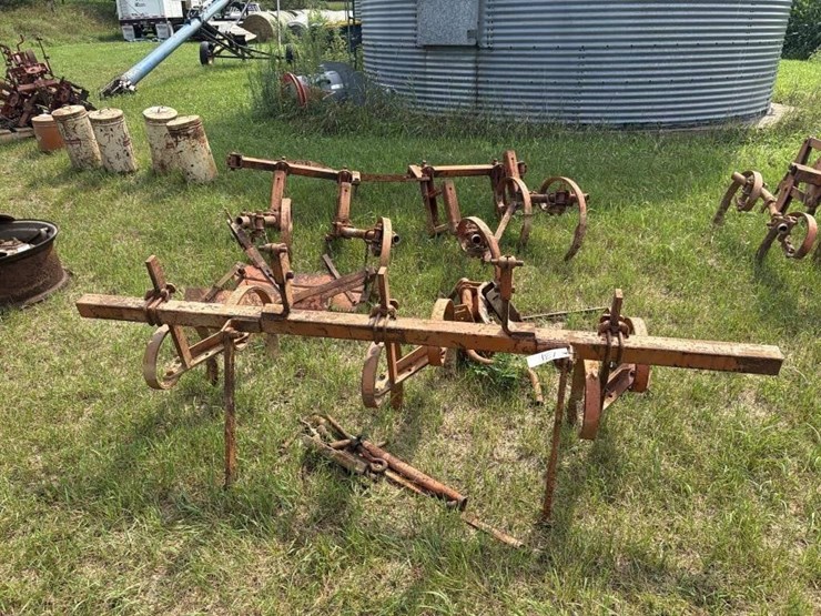 allis-chalmers-2-row-cultivator---off-ca-image-1