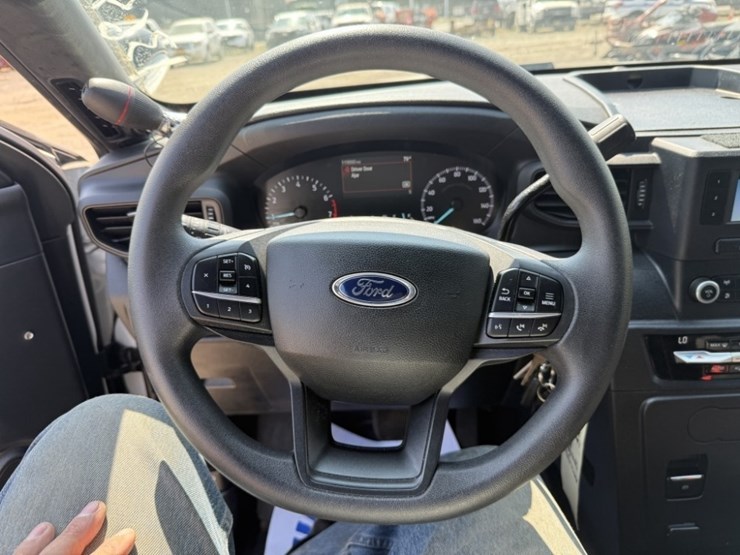 2020-ford-explorer-image-28