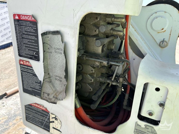 2019-freightliner-m2-106-image-33
