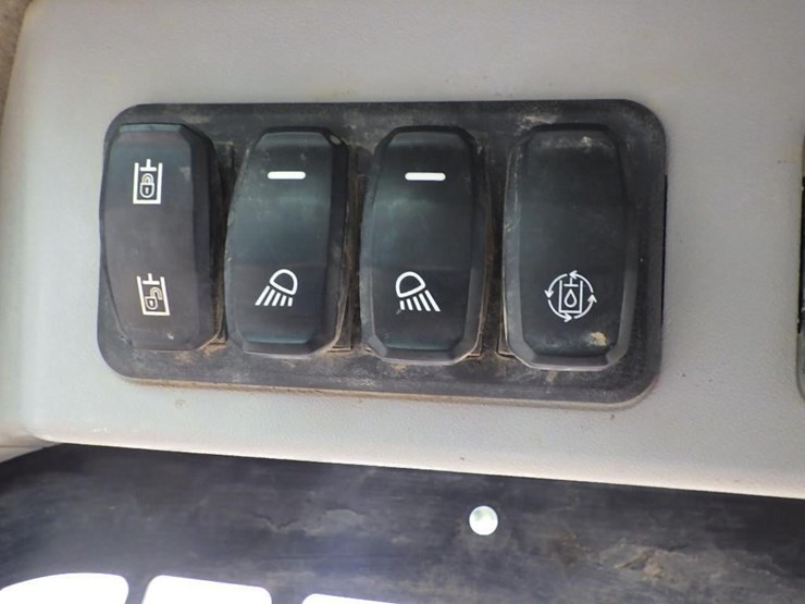 2014-caterpillar-226d3-image-30